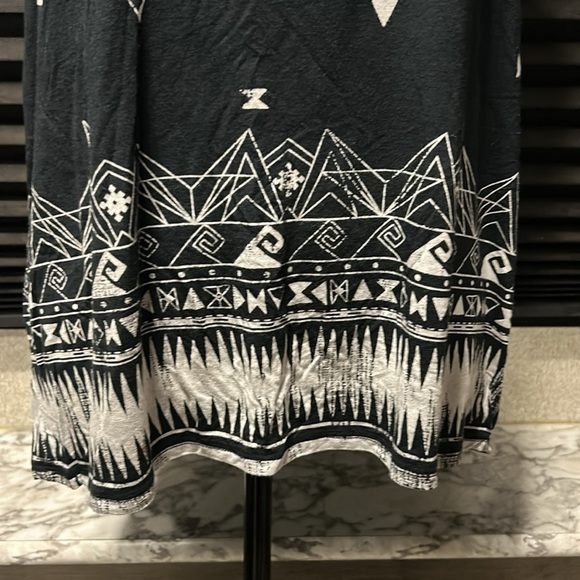 Volcom Women’s Black & White Print Pocket Front Super Soft Tank Top Large - Picture 7 of 9